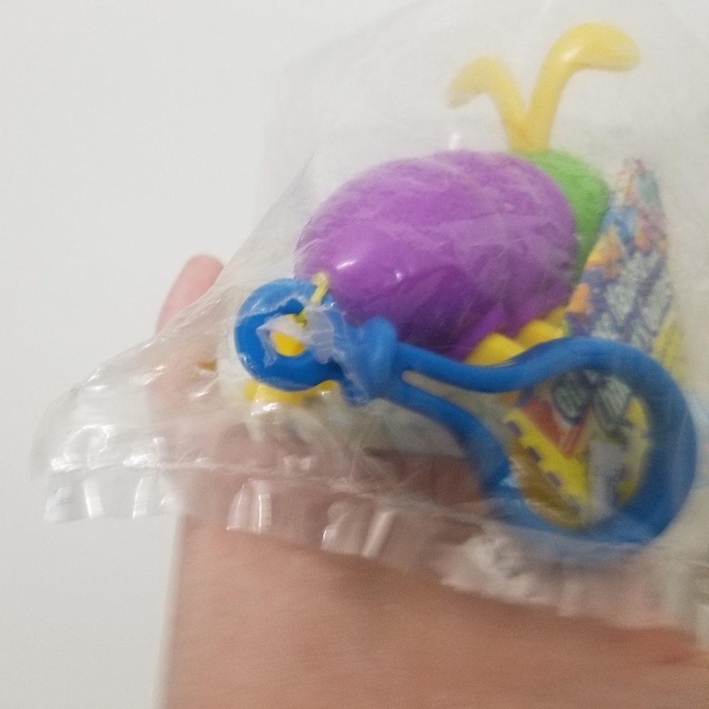 1999 Hasbro Cootie bug large vibrating keychain, still in bag (with tear) - Picture 6 of 6